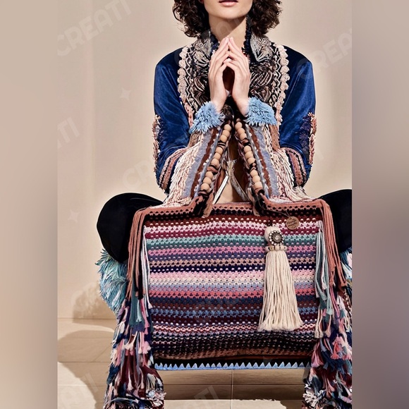 Handmade Macrame Fringe Bag with Keychain - Picture 9 of 9